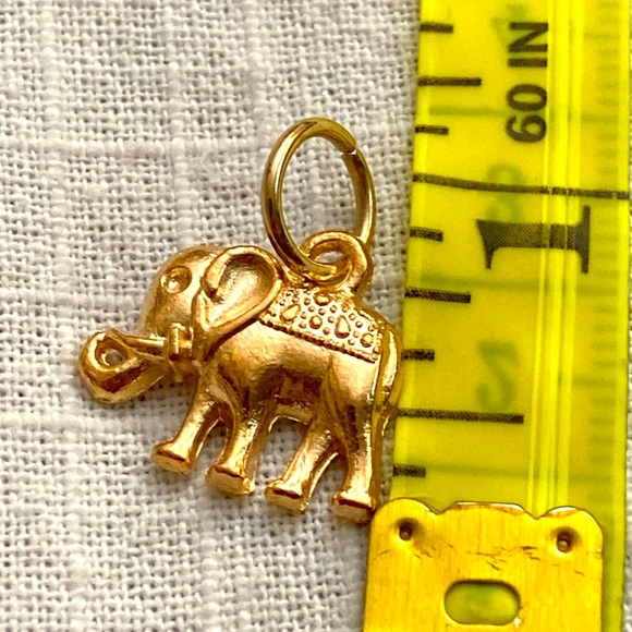 5/$10❤️❤️❤️NEW Rose Gold Toned Alloy Trunks Up Elephant Charm Pendant - Picture 2 of 2